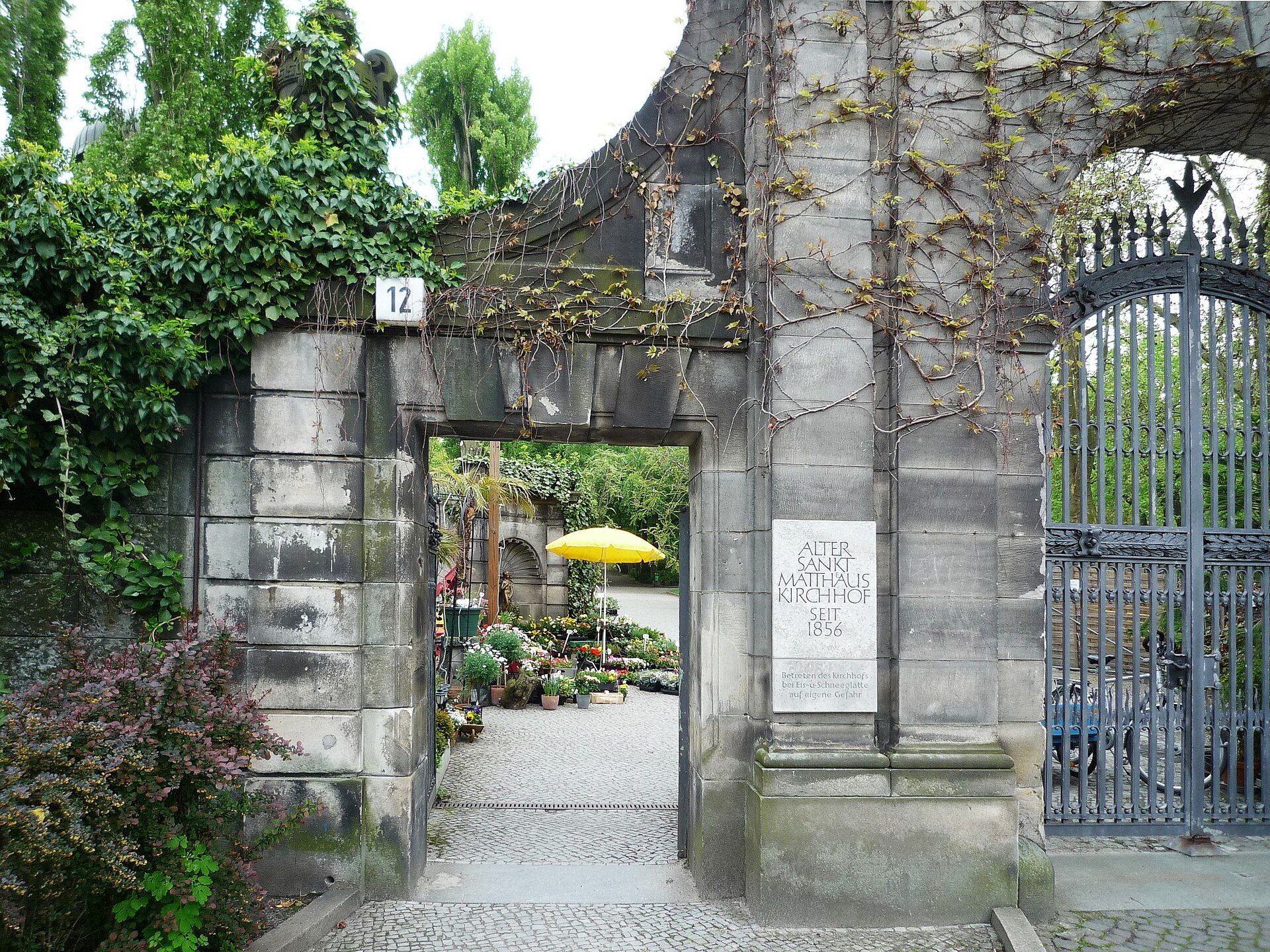 Historischer Haupteingang des Alten St. Matthäus-Kirchhofs in Berlin-Schöneberg